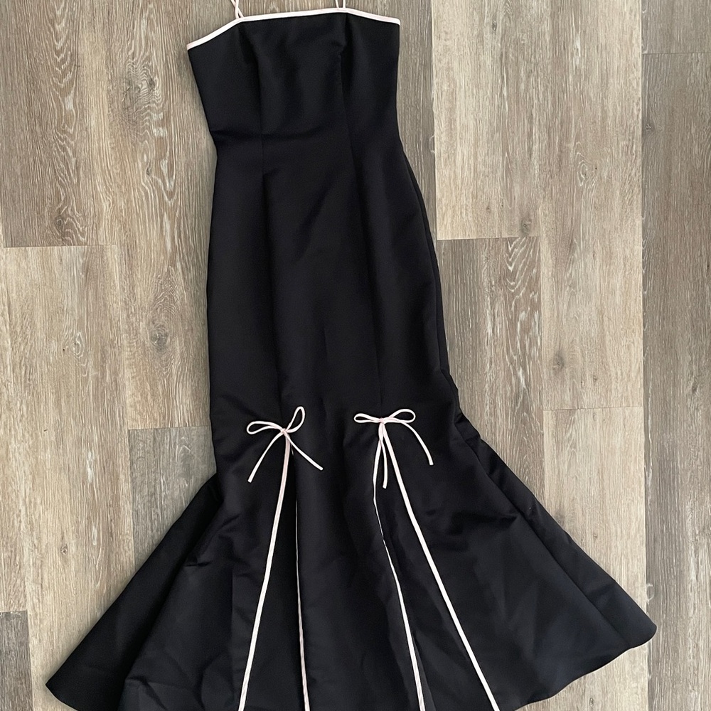 Elegant Black Prom Dress with Pink Accents